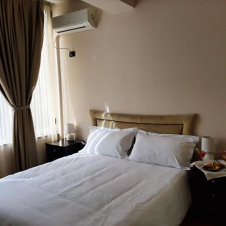 Royal Vila Hotel Тирана Екстер'єр фото