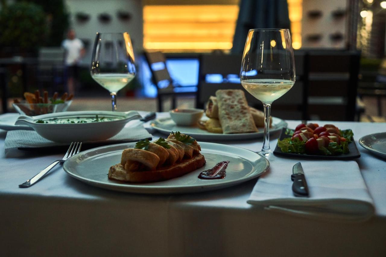 Royal Vila Hotel Тирана Екстер'єр фото