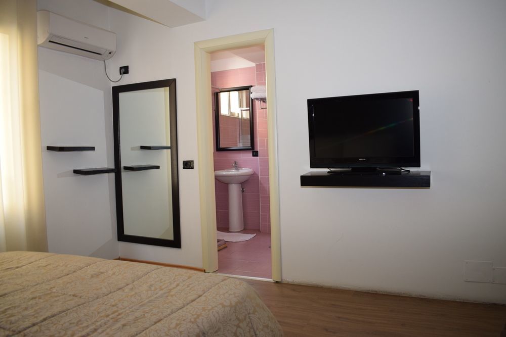 Royal Vila Hotel Тирана Екстер'єр фото