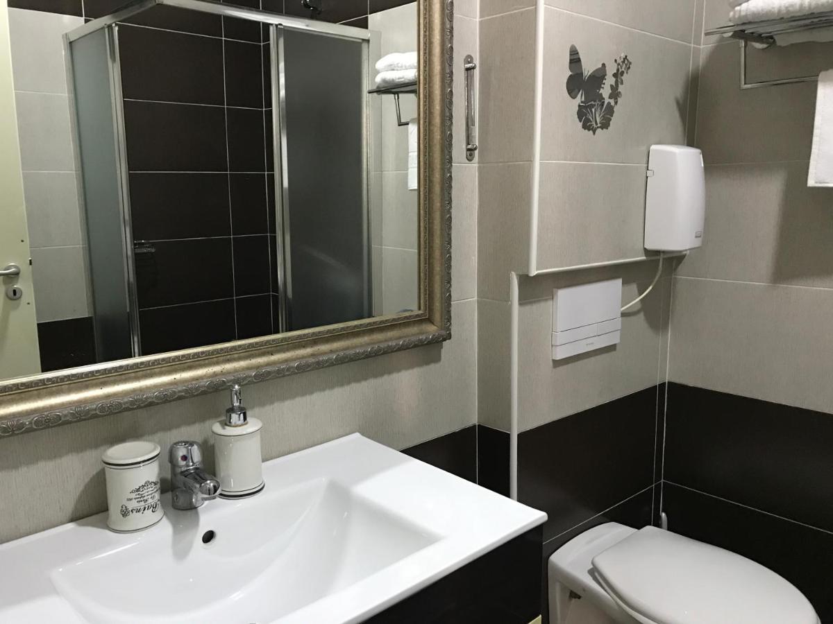 Royal Vila Hotel Тирана Екстер'єр фото