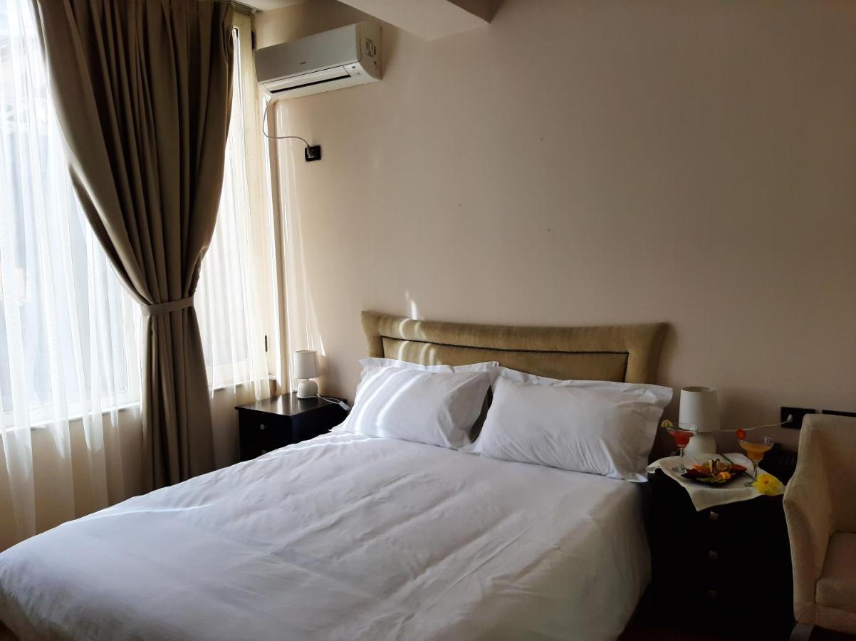 Royal Vila Hotel Тирана Екстер'єр фото